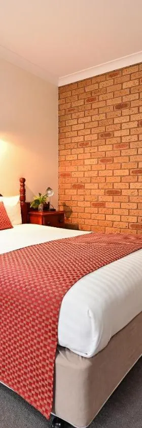 Narrandera Club Motor Inn，位于纳兰德拉的酒店