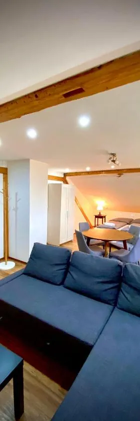 House by the River，位于普利特维采村的酒店