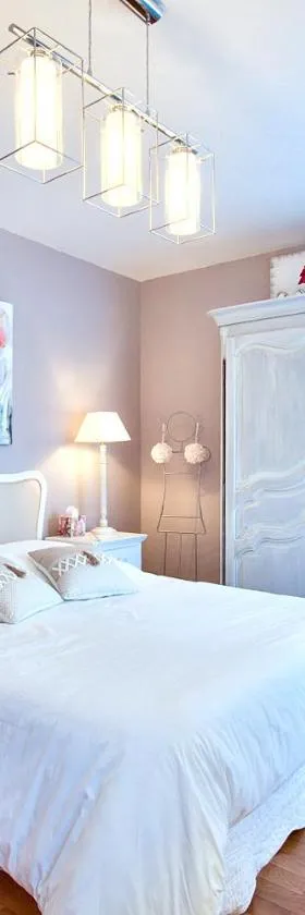 NATURALBNB - Chambres d'hôtes bios, éthiques - Au calme, confort dans résidence fermée - PARKING GRATUIT, SECURISE - Garage vélos et motos - OFFERT SUPER PETIT DEJEUNER local et bio sucré salé，位于维勒班的酒店