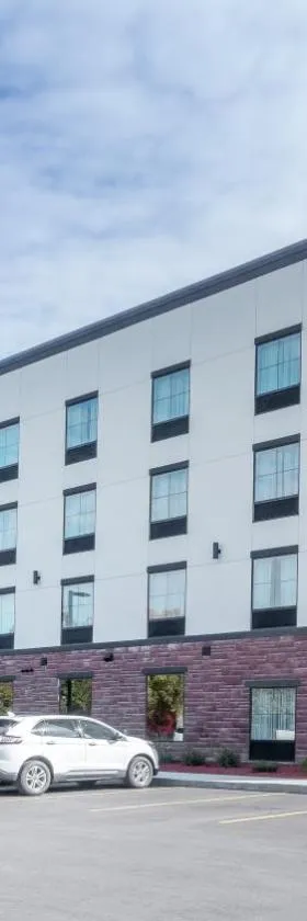 Cobblestone Hotel & Suites - Janesville，位于简斯维尔的酒店