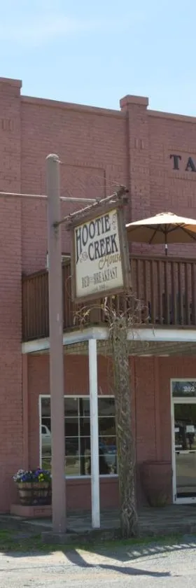 Hootie Creek Guest House，位于Talihina的酒店