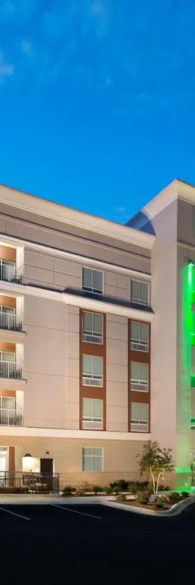 Holiday Inn & Suites Arden - Asheville Airport by IHG，位于Arden的酒店