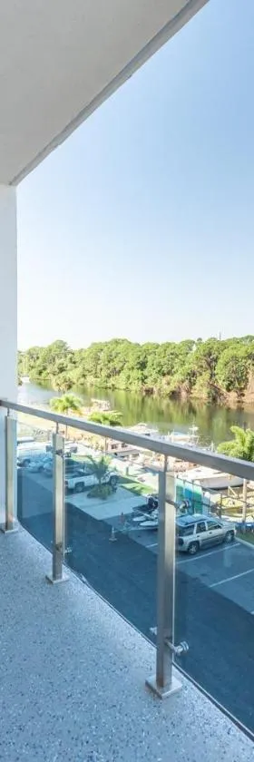 Cape Crossing Resort & Marina，位于Merritt Island的酒店