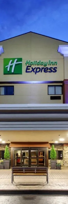 坎贝尔堡奥克格罗夫快捷假日酒店，位于奥克格罗夫的酒店