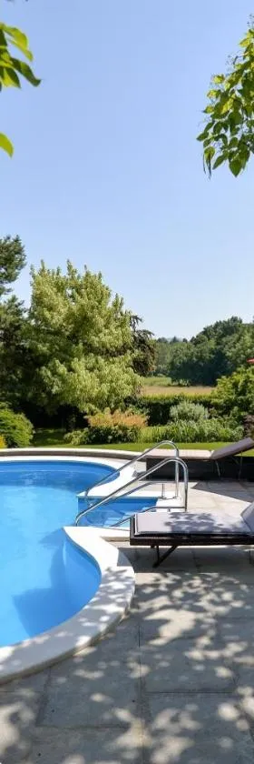 Old Oak House with pool，位于Maruševec的酒店