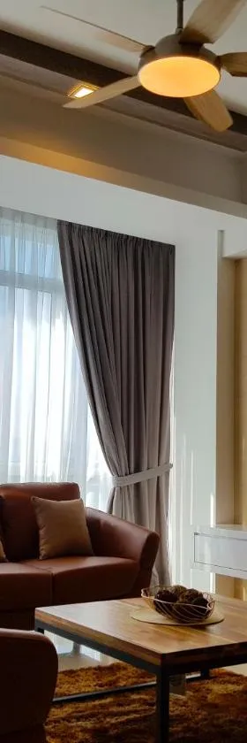 Sutera Avenue Kota Kinabalu - Laxzone Suite，位于甘榜森布兰的酒店