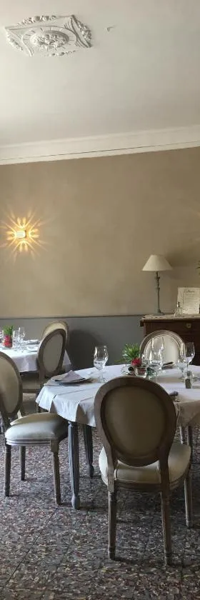 Les 2 grives - auberge restaurant，位于Bras-dʼAsse的酒店