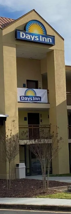 莫罗南湖戴斯酒店，位于莫罗的酒店
