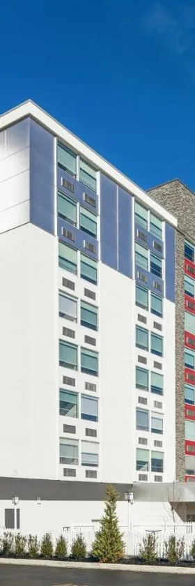 Holiday Inn Express Richmond - Midtown by IHG，位于里士满的酒店