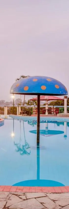 Treebo Premium Blue Mountain Country Club And Resort，位于西里古里的酒店