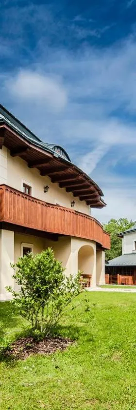 Hotel Kristin Hrádek，位于德辛的酒店