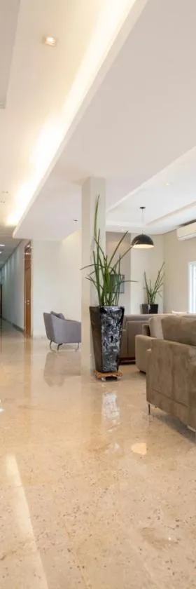 Hotel Tainá - Aeroporto Cuiabá，位于大瓦尔泽亚的酒店