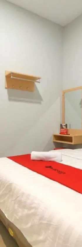 RedDoorz @ Helvetia Medan 2，位于Pulauberayan的酒店