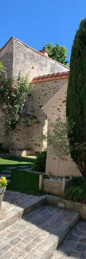 La Maison d'Emilie - Chambres d'hôtes，位于Chaumes-en-Brie的酒店