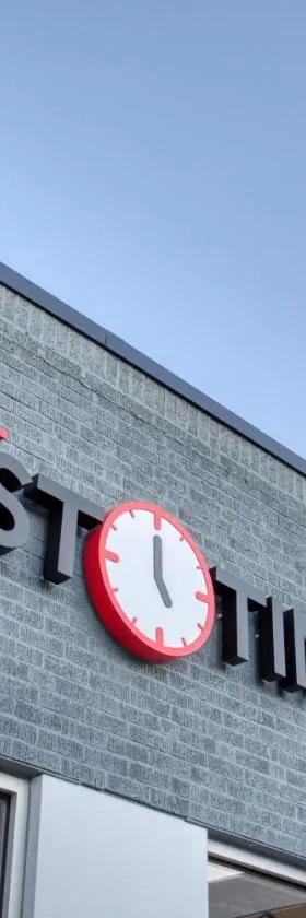 Post Time Inn，位于卡尔斯巴德的酒店