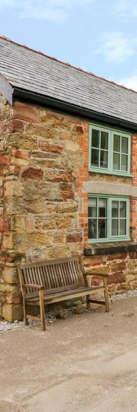Plas Tirion Cottage，位于Mostyn的酒店
