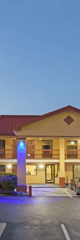 迪凯特/ DNTN /亚特兰大地区速八酒店，位于迪凯特的酒店