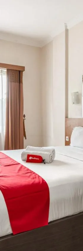 RedDoorz Syariah @ Soekarno Hatta Indah 2，位于Blimbing的酒店