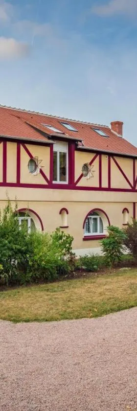 Logis Hôtel Restaurant Le Coq Hardi，位于卢瓦尔河畔普伊的酒店