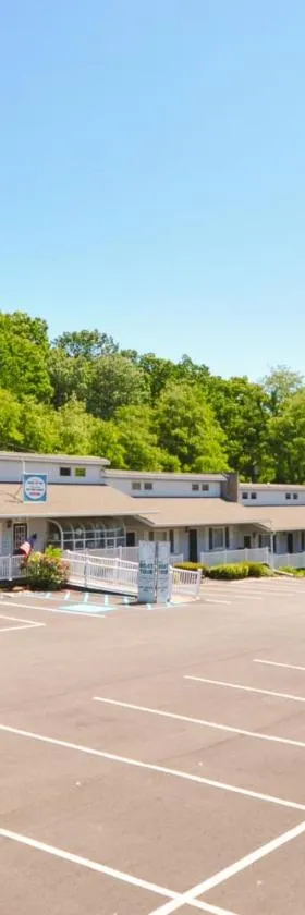 East Shore Lodging，位于霍利的酒店