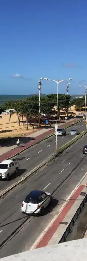 TOP DA PRAIA - 2qts, ar cond, WIFI, cozinha, garagem , completo，位于Vila Velha的酒店
