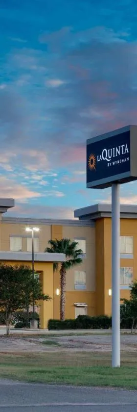 La Quinta by Wyndham Jourdanton - Pleasanton，位于Jourdanton的酒店
