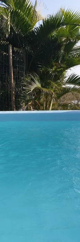 Le Goyav' appart avec piscine et jacuzzi au Vauclin，位于勒沃克兰的酒店