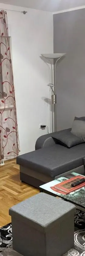 Apartment in quiet area with free parking，位于瓦拉日丁的酒店
