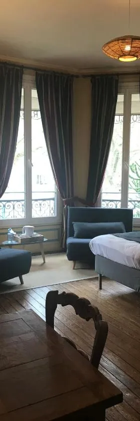 Hôtel de Paris Restaurant BISTRONOMY，位于莱桑德利的酒店