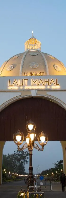 Hukam's Lalit Mahal - Hotel Convention Club，位于赖布尔的酒店
