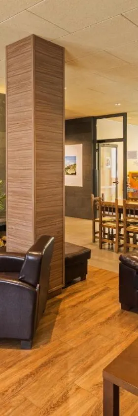 Aparthotel Trainera，位于埃斯特里-德阿内乌的酒店