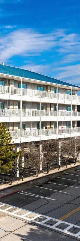 Marylander Condominiums, 90 steps from the beach，位于大洋城的酒店