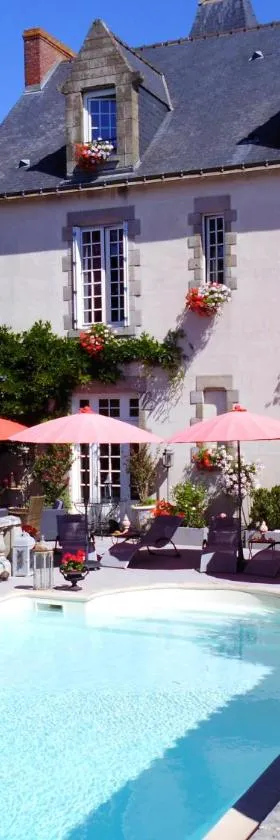 Le PETIT CHATEAU - Tiffauges proche Puy duFou，位于蒂福日的酒店