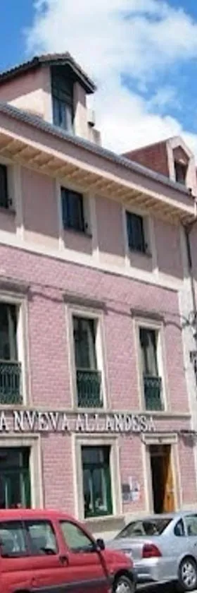 Hotel Nueva Allandesa，位于波拉-德阿良德的酒店