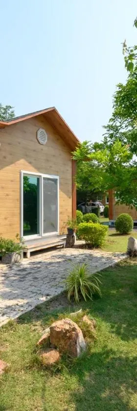 Beung Sampathuan Nakornchaisri Resort，位于Ban Laem Bua的酒店
