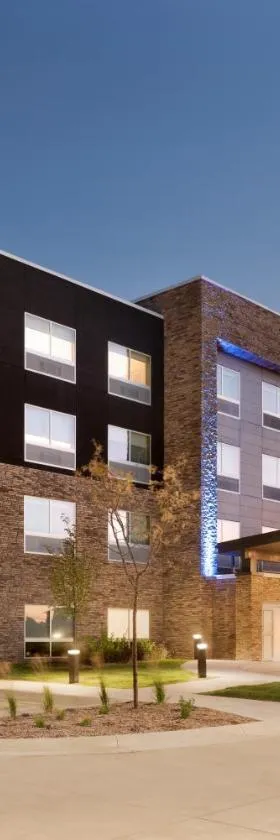 Holiday Inn Express & Suites - West Des Moines - Jordan Creek by IHG，位于西得梅因的酒店