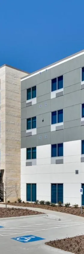 Holiday Inn Express & Suites Plano East - Richardson by IHG，位于普莱诺的酒店