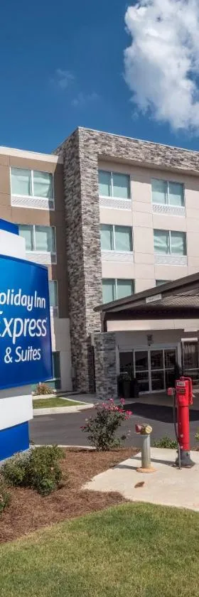 Holiday Inn Express & Suites - Commerce by IHG，位于科默斯的酒店