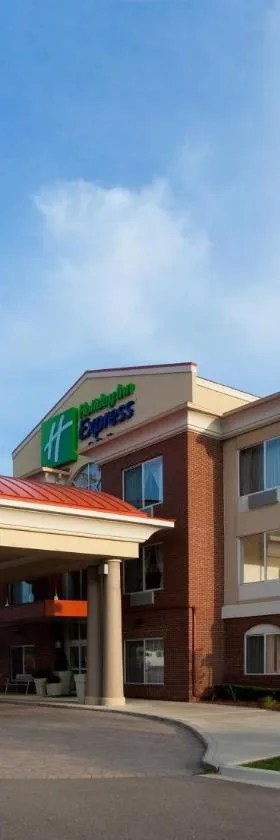 Holiday Inn Express & Suites Detroit - Farmington Hills by IHG，位于诺斯维尔的酒店