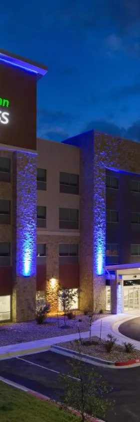 Holiday Inn Express & Suites - San Marcos South by IHG，位于圣马科斯的酒店