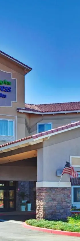 Holiday Inn Express & Suites Beaumont - Oak Valley by IHG，位于博蒙特的酒店