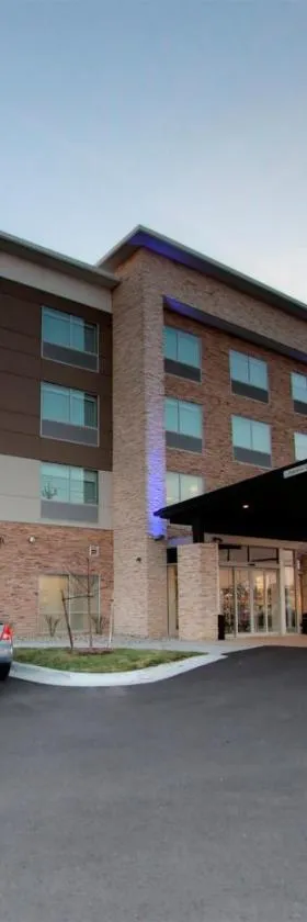 Holiday Inn Express & Suites - Detroit Northwest - Livonia by IHG，位于利沃尼亚的酒店