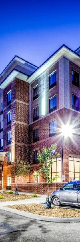 Holiday Inn Express & Suites Cleveland/Westlake by IHG，位于韦斯特莱克的酒店