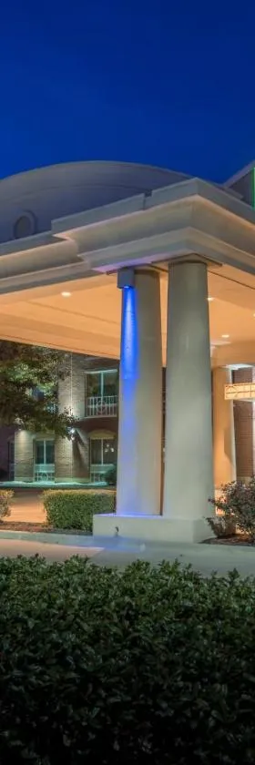 Holiday Inn Express Hotel & Suites Plano West - Frisco by IHG，位于普莱诺的酒店