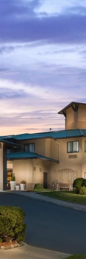 Holiday Inn Express Hotel & Suites Arcata/Eureka-Airport Area by IHG，位于麦金利维尔的酒店