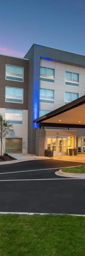 Holiday Inn Express & Suites Gainesville - Lake Lanier Area by IHG，位于盖恩斯维尔的酒店