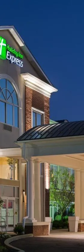 Holiday Inn Express Hotel & Suites Youngstown North-Warren/Niles by IHG，位于Warren的酒店