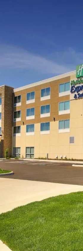 Holiday Inn Express & Suites Findlay North by IHG，位于芬德利的酒店