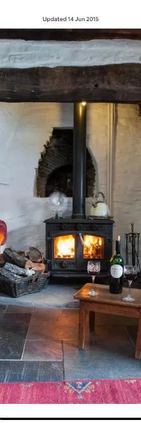 Ty Fferm Hen, Ancient Farmhouse, Coity Bach，位于Talybont的酒店