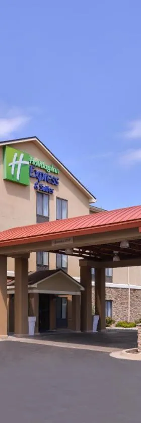 Holiday Inn Express & Suites Topeka West I-70 Wanamaker by IHG，位于托皮卡的酒店